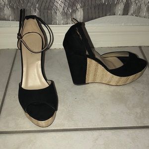 Black and beige flux wicker wedges